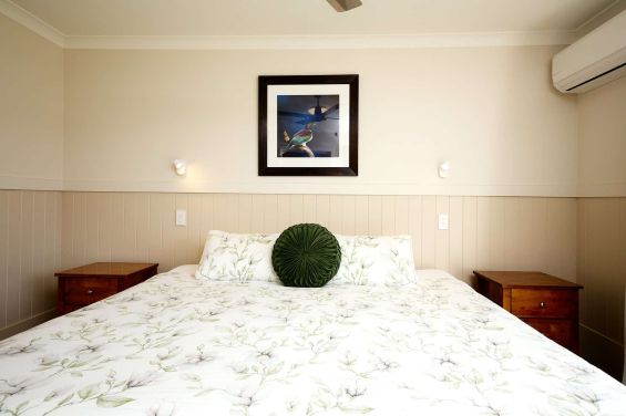 E1 - Golfers View Deluxe Californian Room - bed