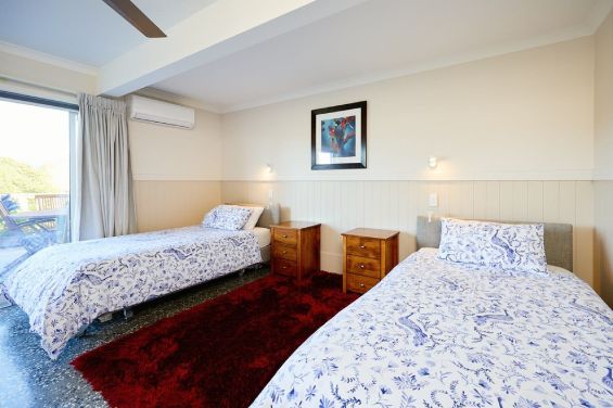 W1 - Field of Dreams Deluxe Room - beds