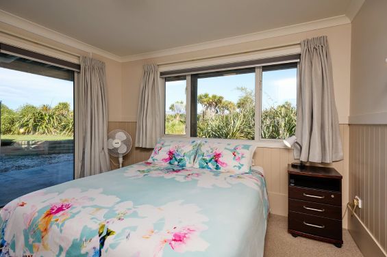 B2 - Sleepy Hollow Guest Room