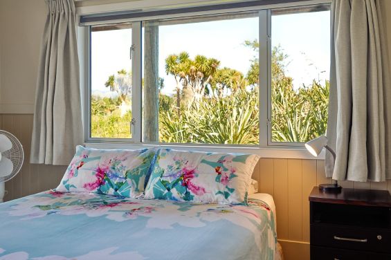 B2 - Sleepy Hollow Guest Room - bed