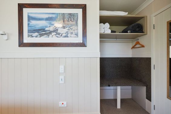 B2 - Sleepy Hollow Guest Room - closet